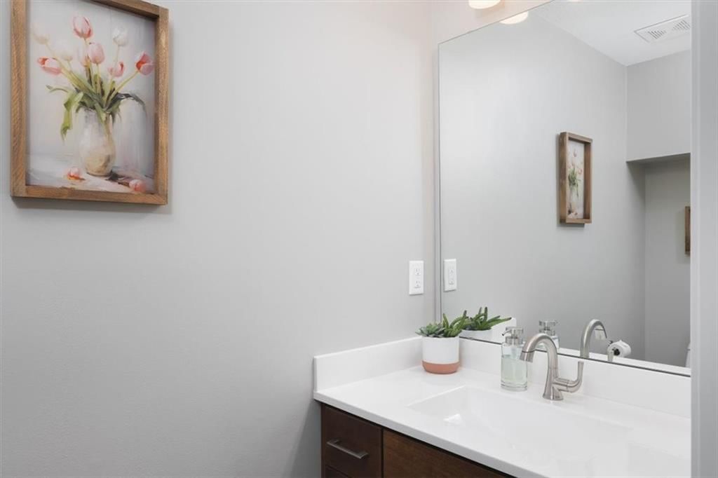 1405 Lawrence Avenue — photo 18