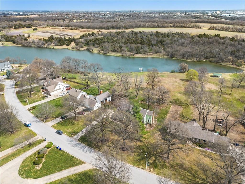 1510 S Lakestone Drive — photo 2