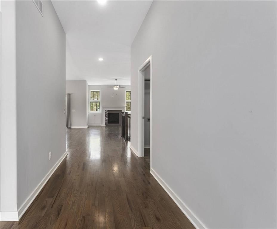 717 Riverwood Drive — photo 2