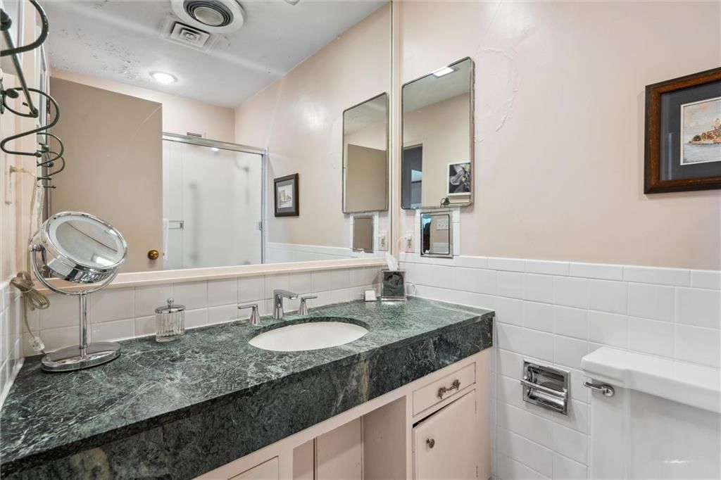 4545 Wornall Road — photo 29