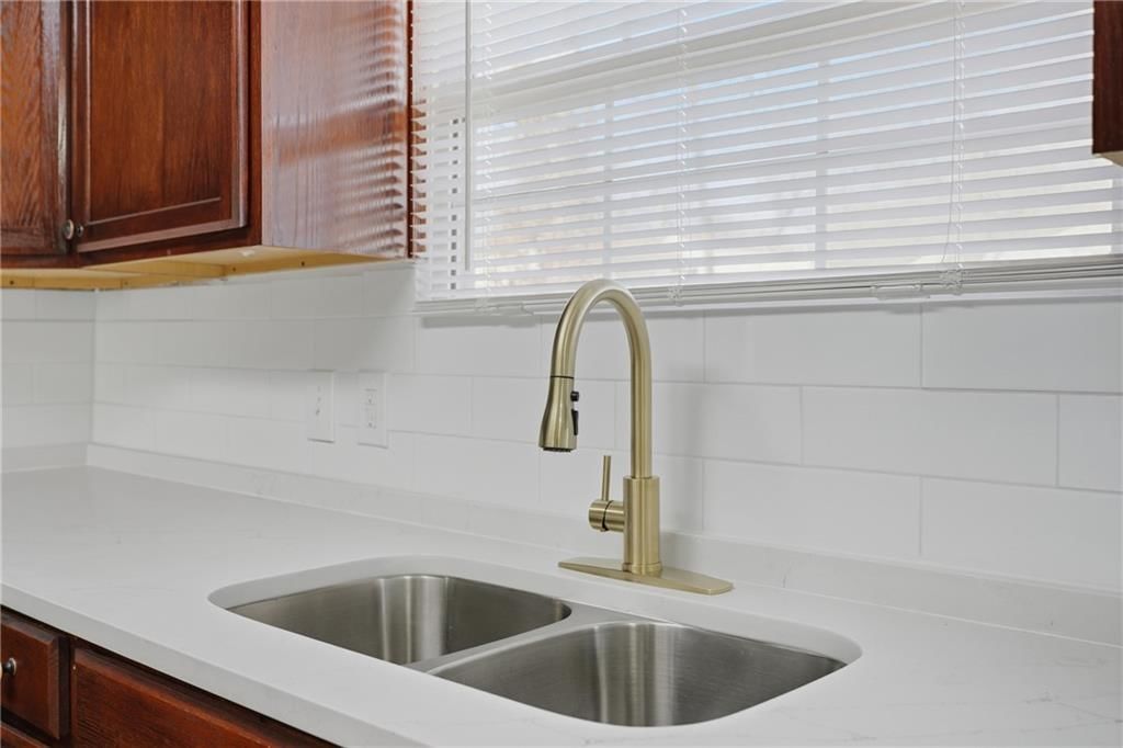 1002 NE 62nd St N/A — photo 8