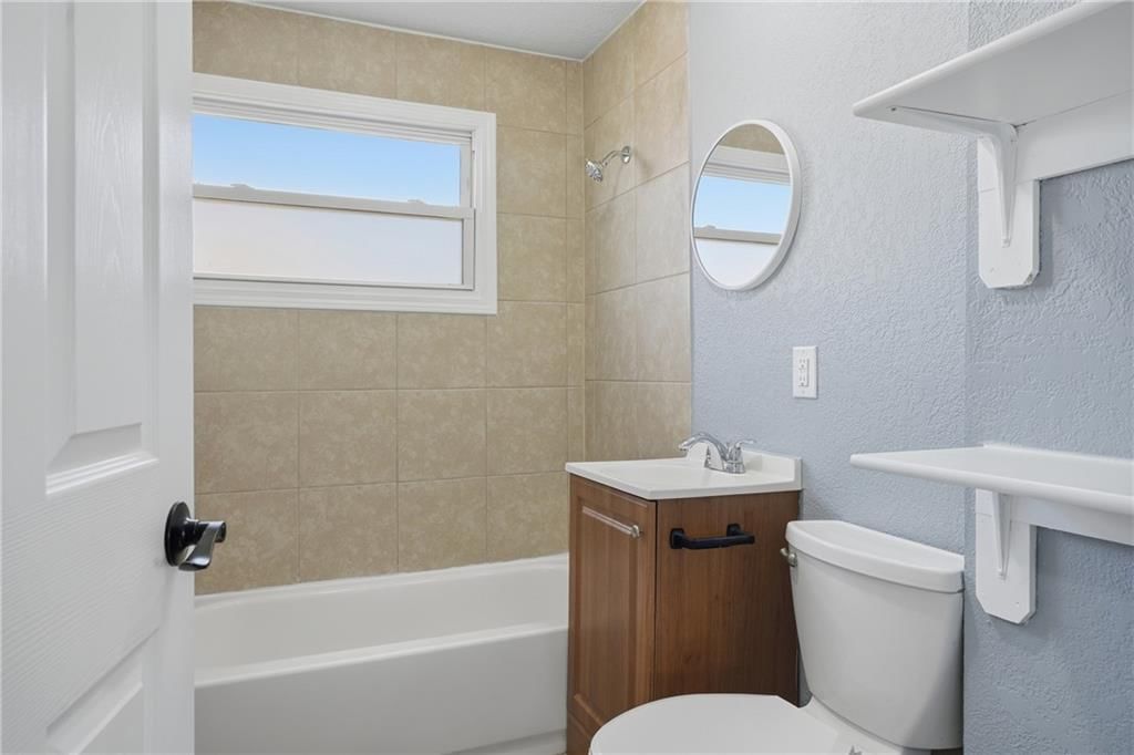 1002 NE 62nd St N/A — photo 12