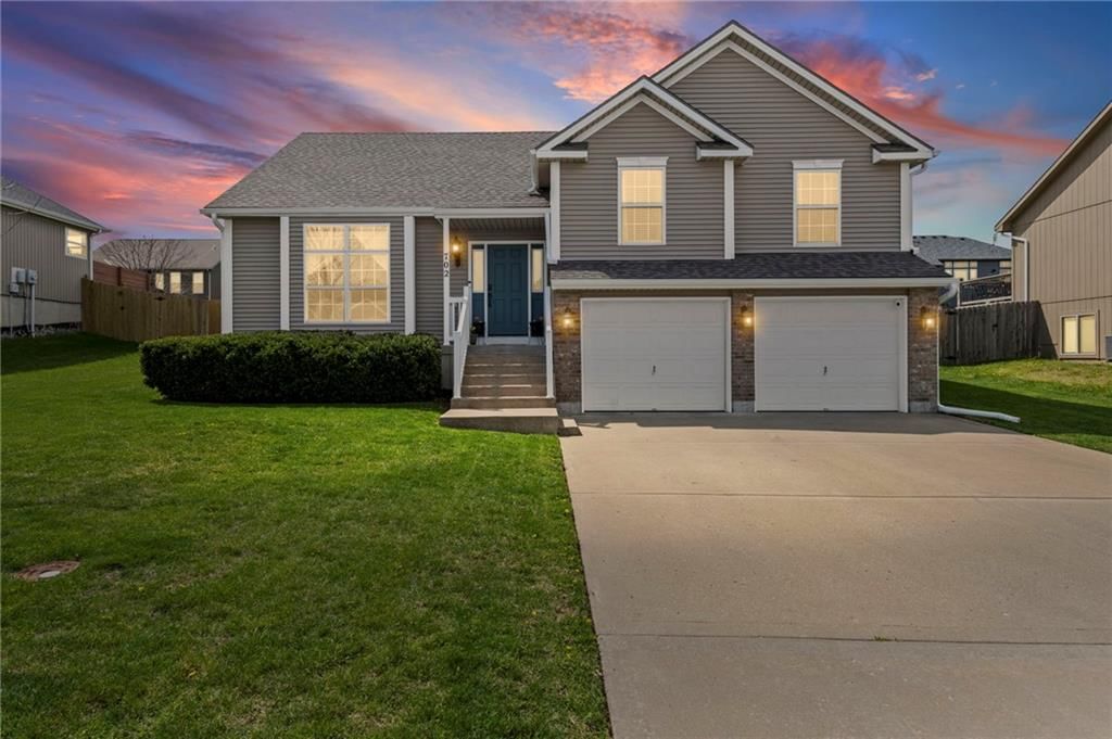 702 NW Eagle Drive, Grain Valley, MO