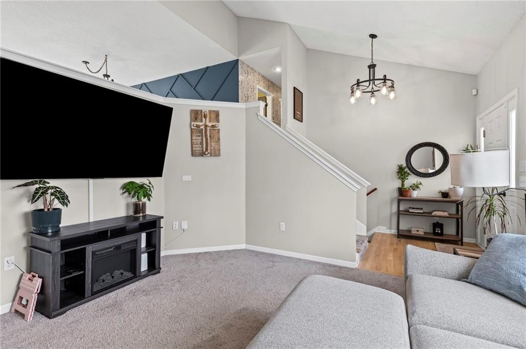 702 NW Eagle Drive — photo 2