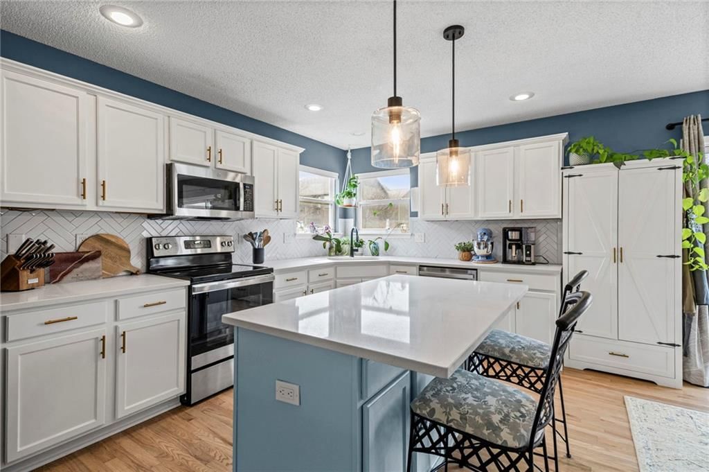 702 NW Eagle Drive — photo 8