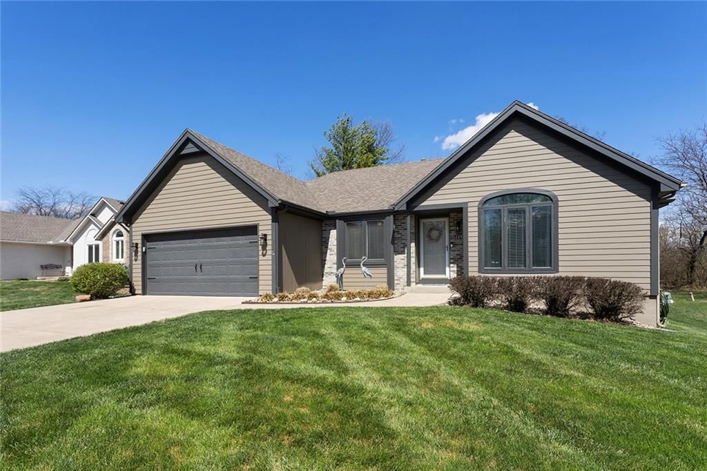 1249 SW Crossing Drive — photo 2