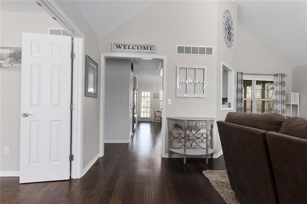 1249 SW Crossing Drive — photo 3