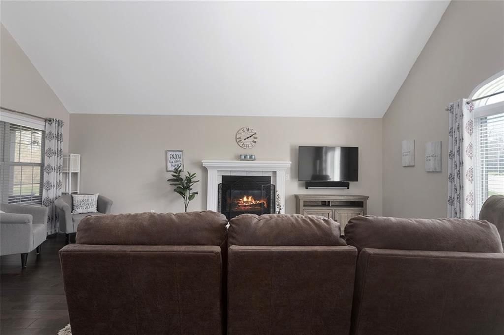 1249 SW Crossing Drive — photo 4