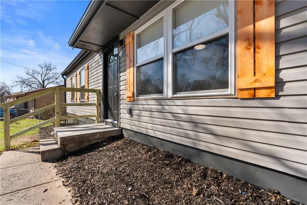 804 N 83rd Drive — photo 3