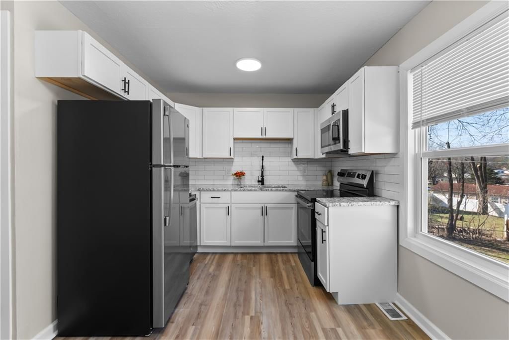 804 N 83rd Drive — photo 8
