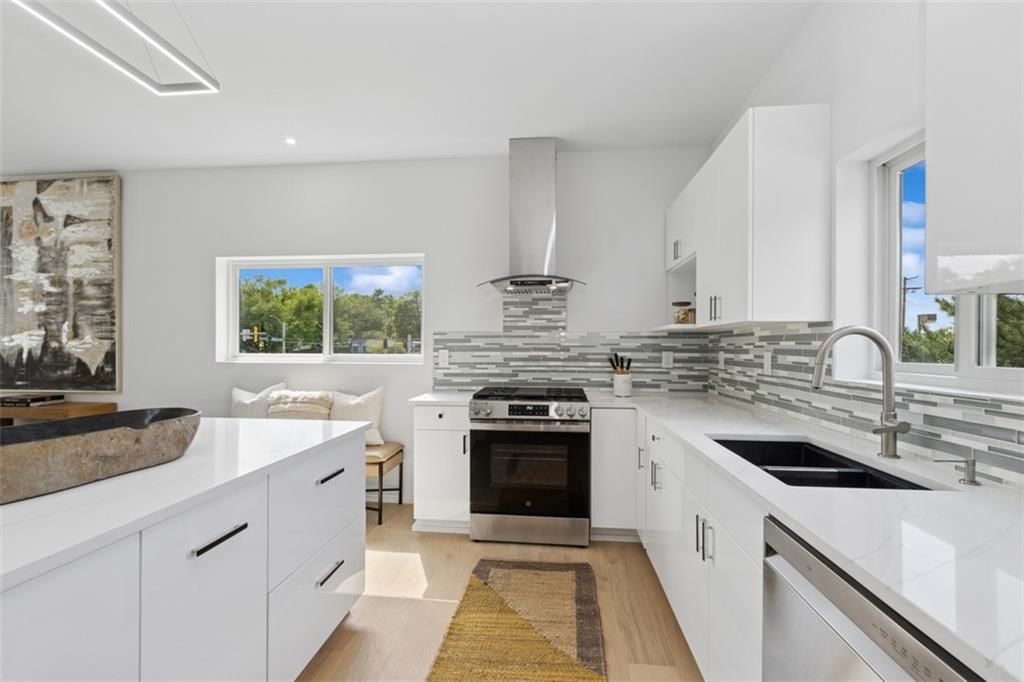 10924 W 67th Street — photo 11