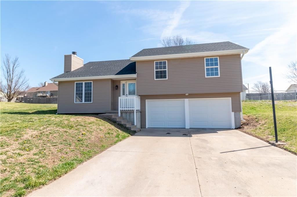 505 Santa Fe Drive, Gower, MO