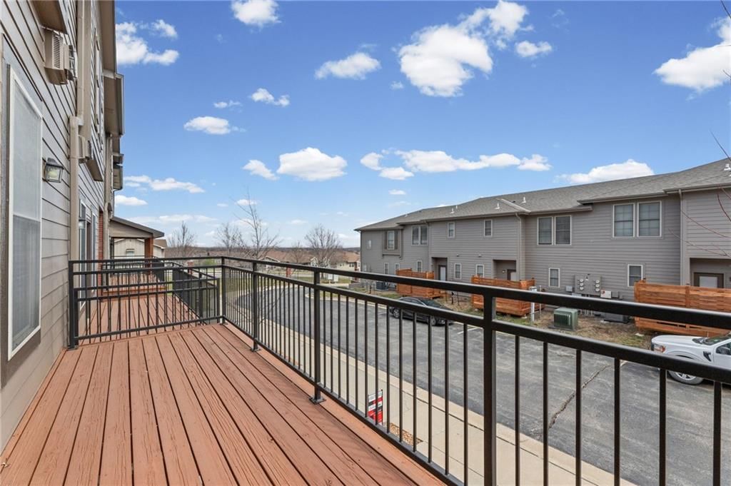 5245 Overland Drive — photo 8