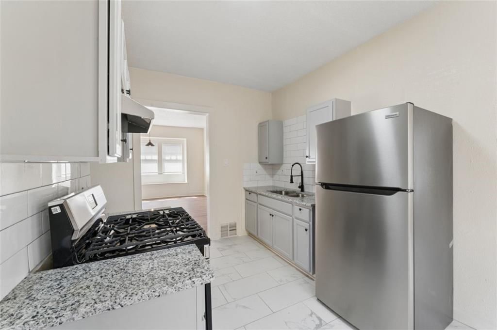 6046 Swope Parkway — photo 16