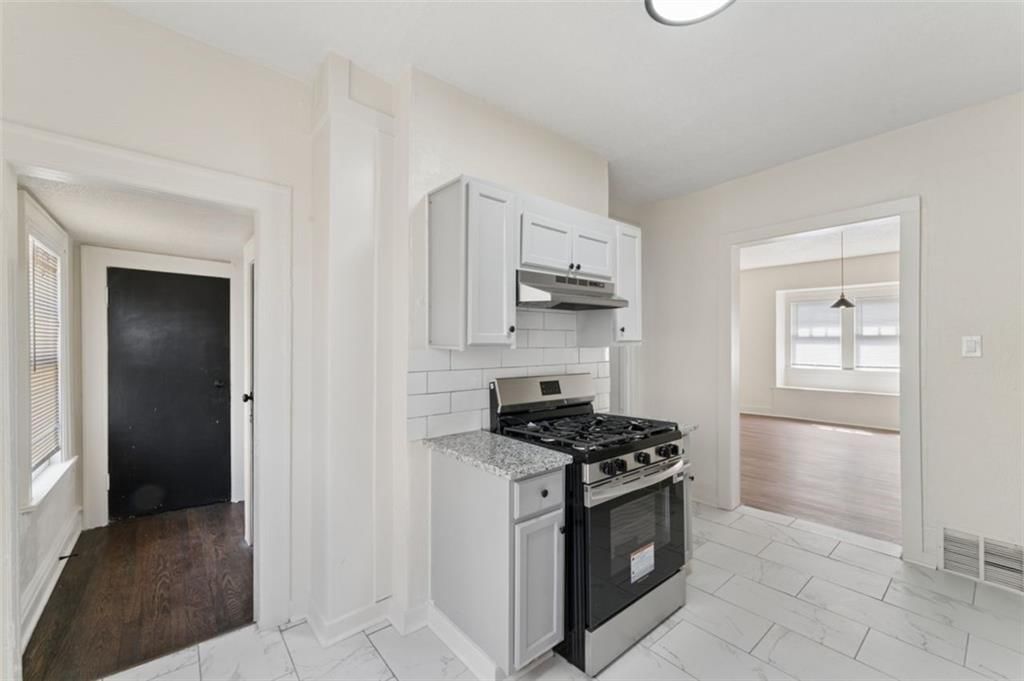 6046 Swope Parkway — photo 17