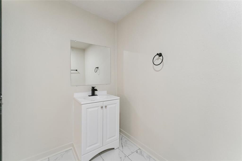 6046 Swope Parkway — photo 19