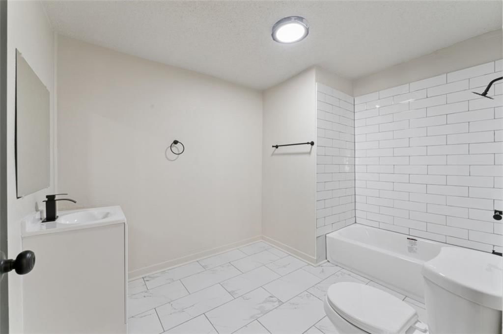 6046 Swope Parkway — photo 20