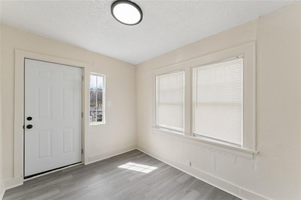 6046 Swope Parkway — photo 22