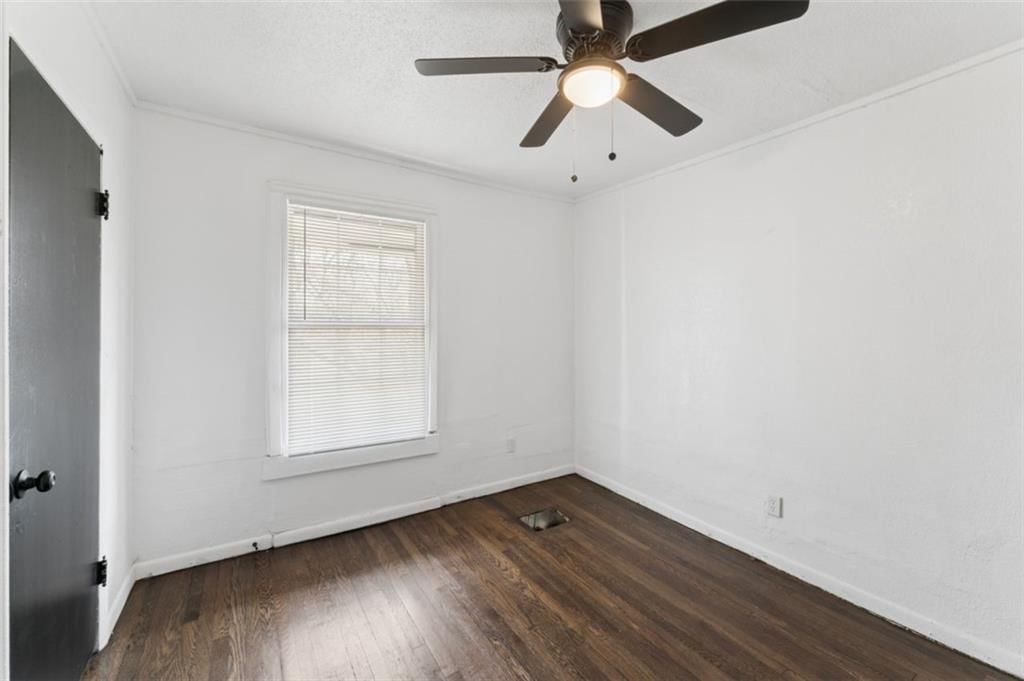 6046 Swope Parkway — photo 26