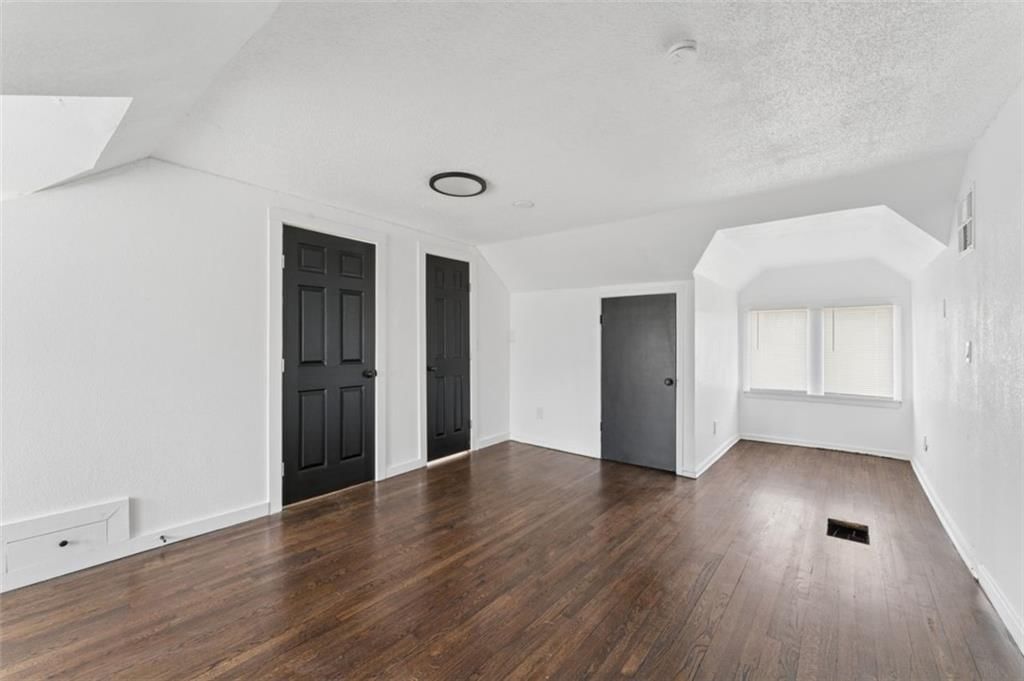 6046 Swope Parkway — photo 41
