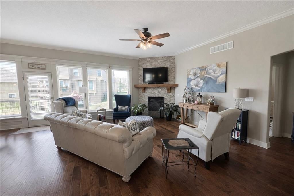 1100 SW Heather Drive — photo 3