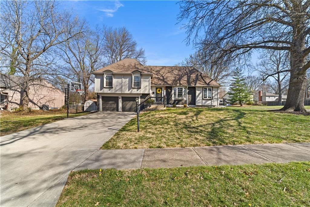 9745 Craig Drive, Overland Park, KS