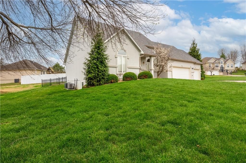 110 Deerfield Drive — photo 4