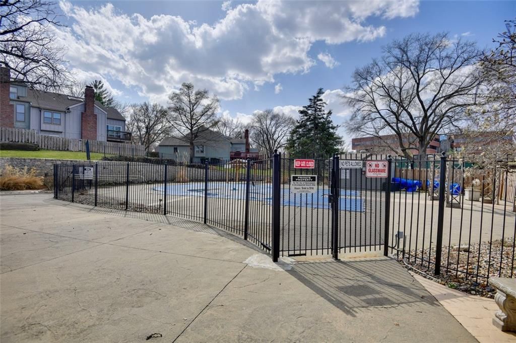 4421 W 112th Terrace — photo 49