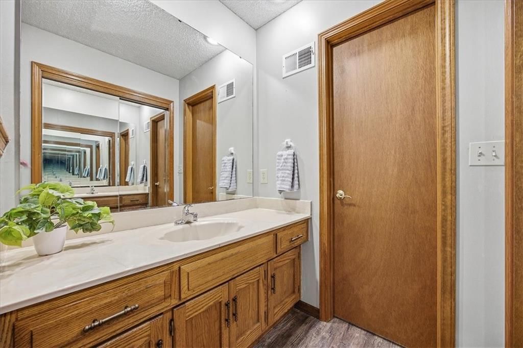 7805 W 114 Terrace — photo 15