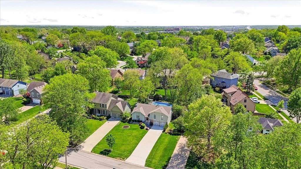 7805 W 114 Terrace — photo 30