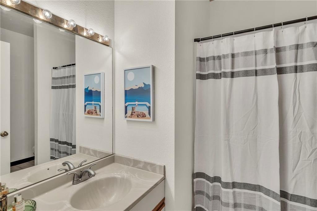 308 W 8th Street — photo 16