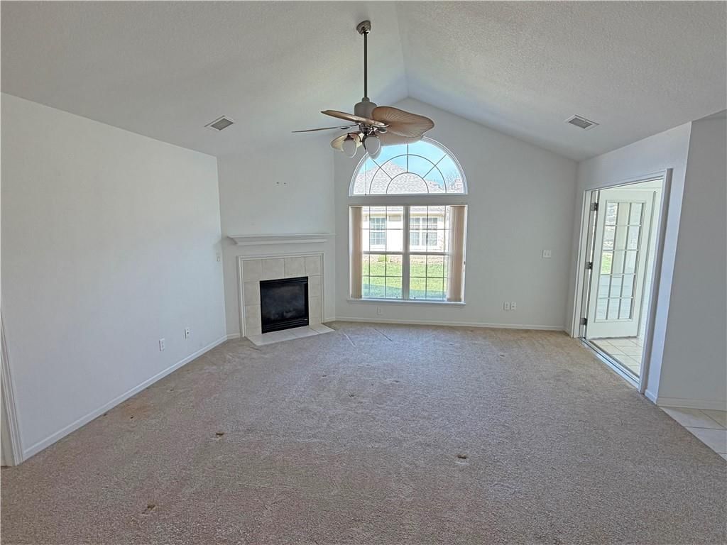 823 NE Devon Drive — photo 4