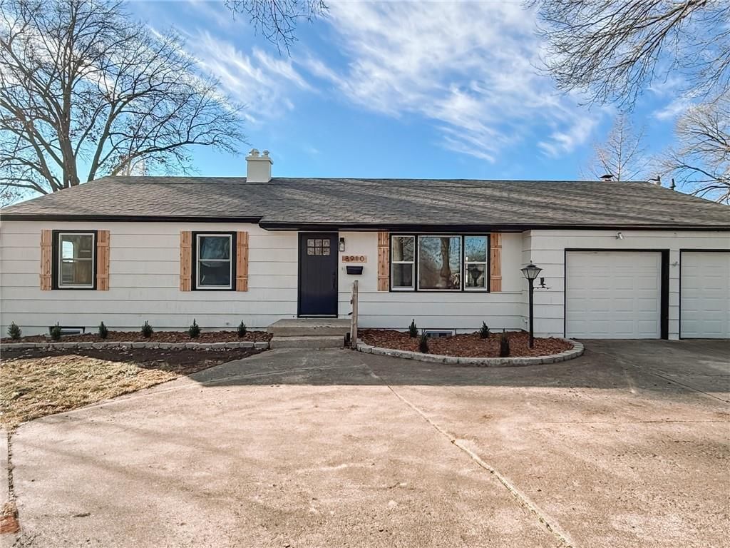 8910 Western Hills Drive, Kansas City, MO
