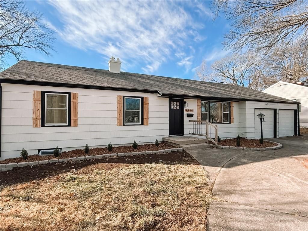 8910 Western Hills Drive — photo 2