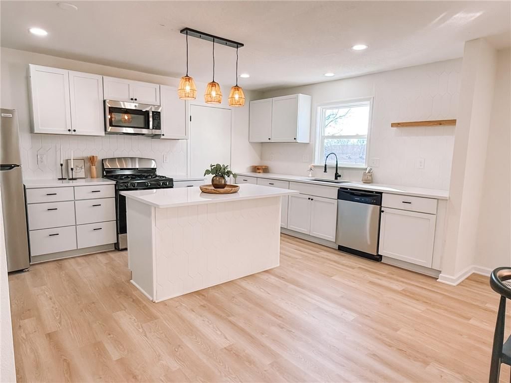 8910 Western Hills Drive — photo 3