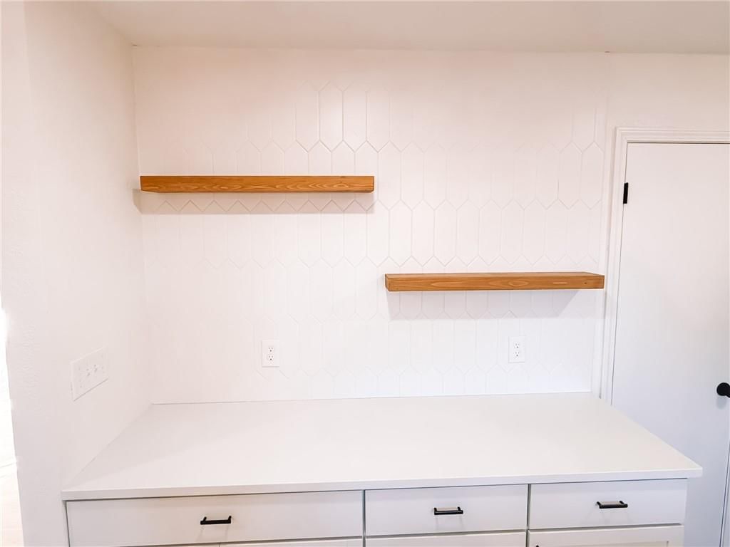 8910 Western Hills Drive — photo 7