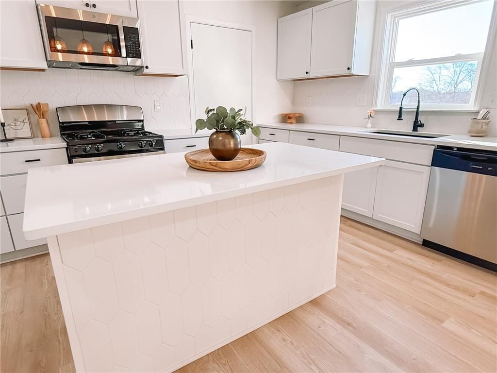 8910 Western Hills Drive — photo 9