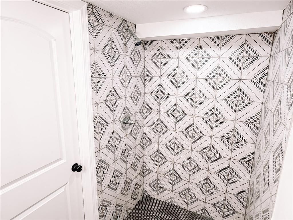8910 Western Hills Drive — photo 34