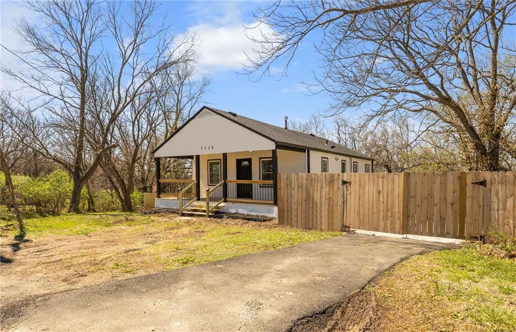 5520 TOPPING Avenue — photo 4