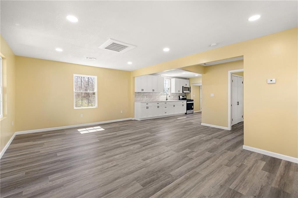 5520 TOPPING Avenue — photo 8