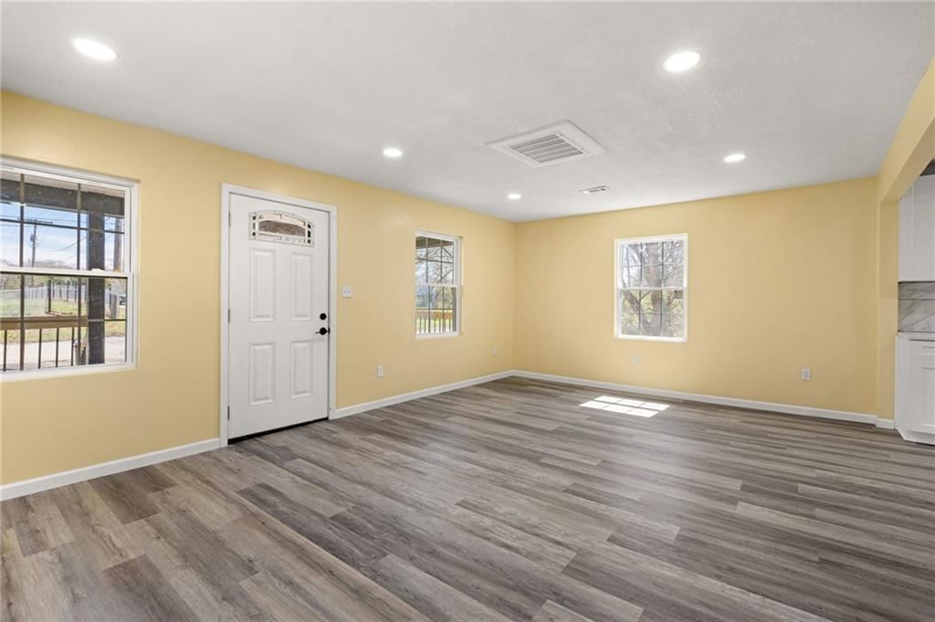 5520 TOPPING Avenue — photo 10