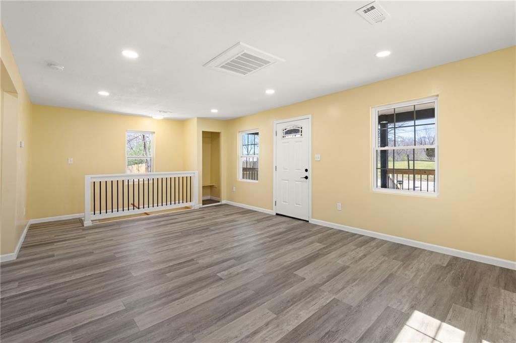 5520 TOPPING Avenue — photo 11
