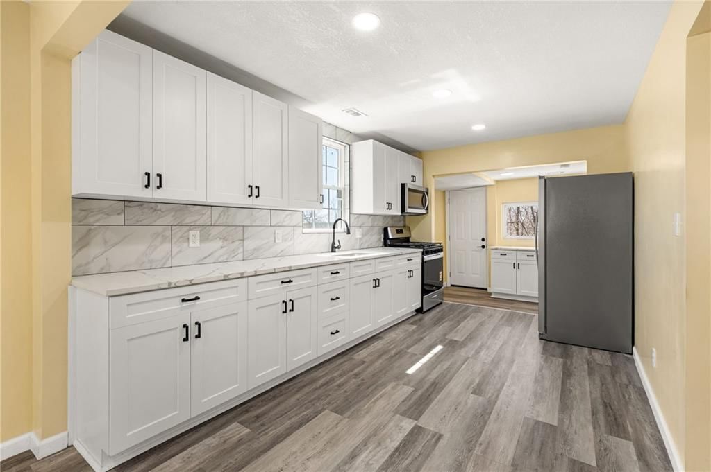 5520 TOPPING Avenue — photo 16
