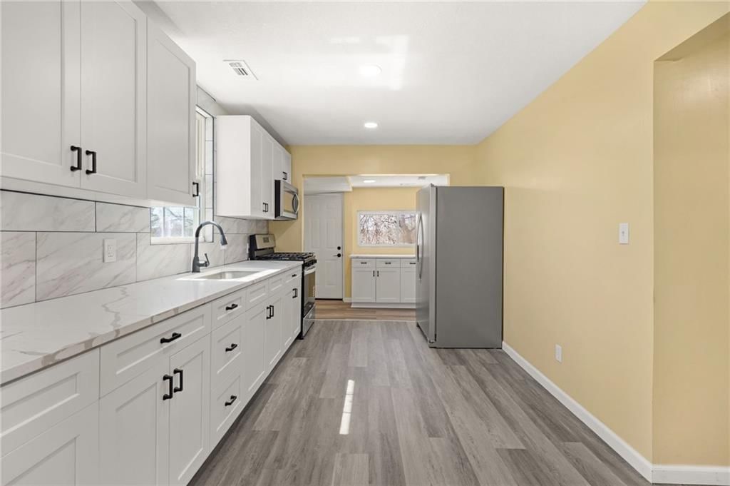 5520 TOPPING Avenue — photo 17