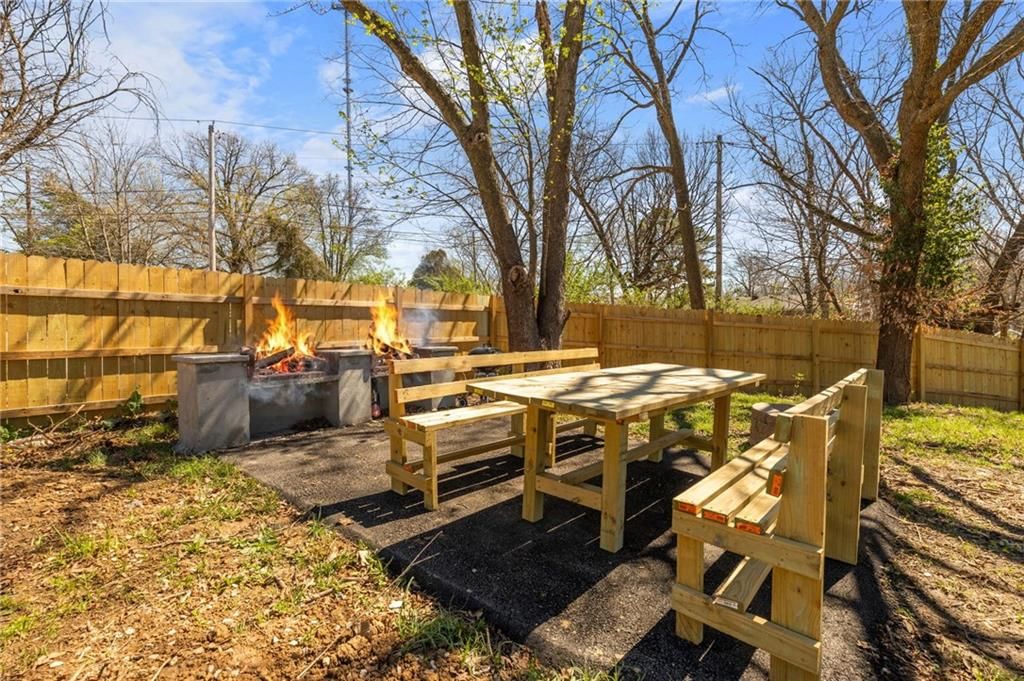 5520 TOPPING Avenue — photo 48