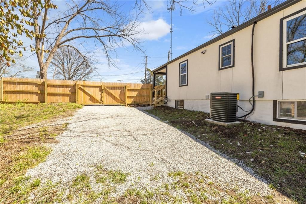 5520 TOPPING Avenue — photo 53