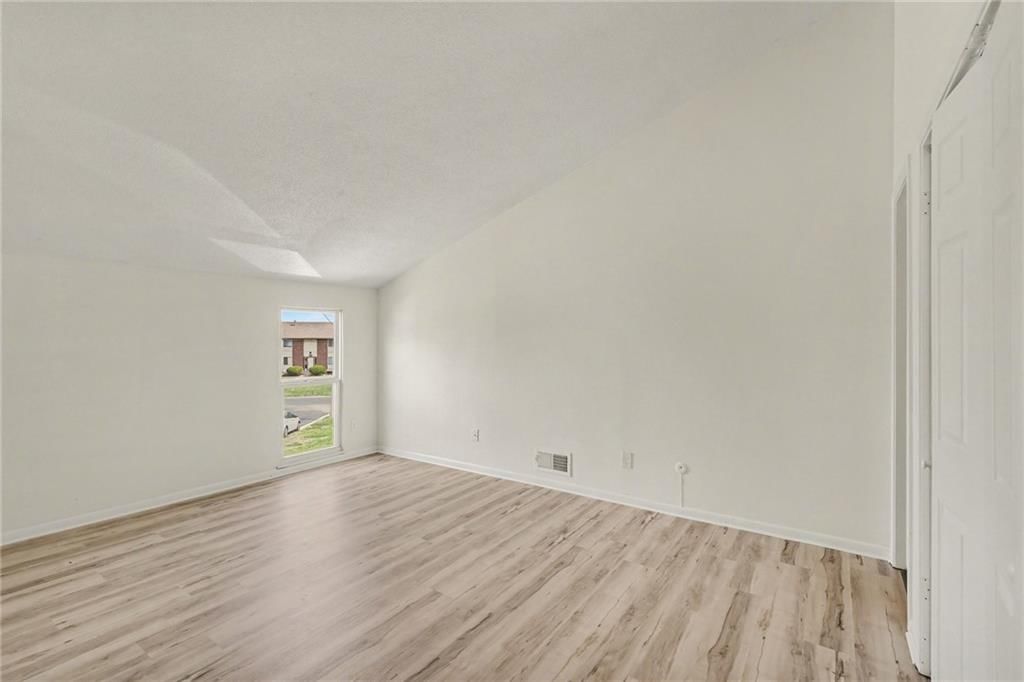 11218-11220 College Avenue — photo 5