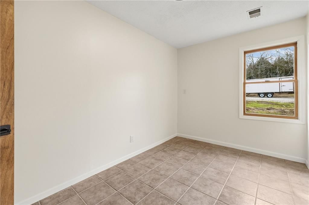 17394 Devlin Road — photo 8