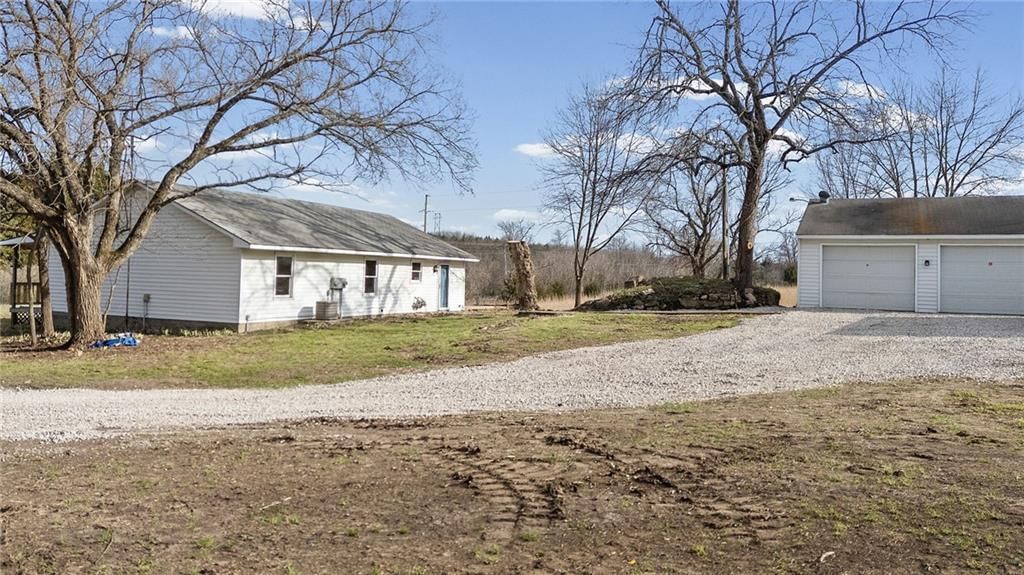 17394 Devlin Road — photo 43