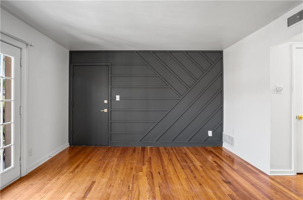 1207 W 45th Street — photo 4
